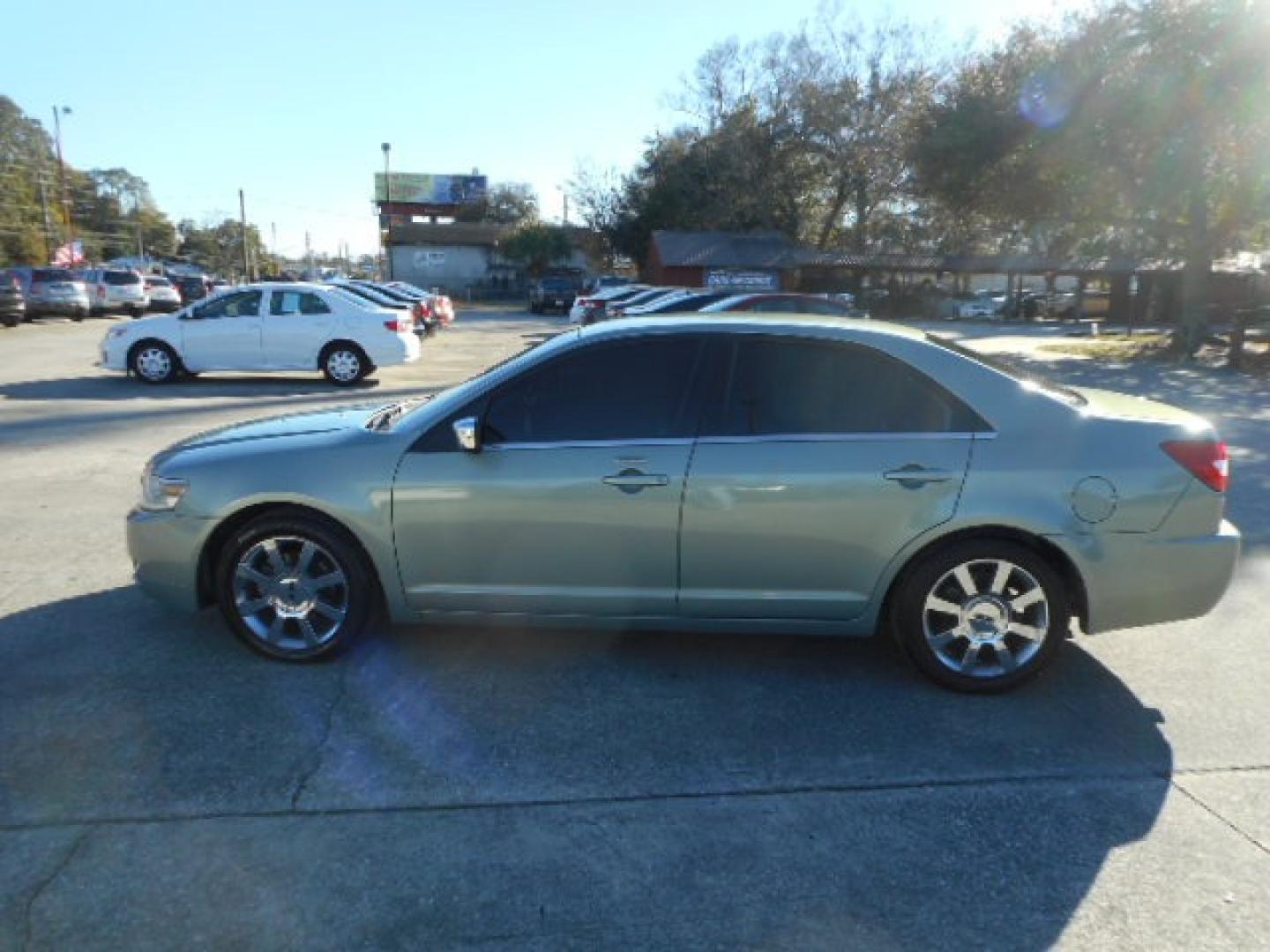 2009 GREEN LINCOLN MKZ (3LNHM26T29R) , located at 1200 Cassat Avenue, Jacksonville, FL, 32205, (904) 695-1885, 30.302404, -81.731033 - Photo#1